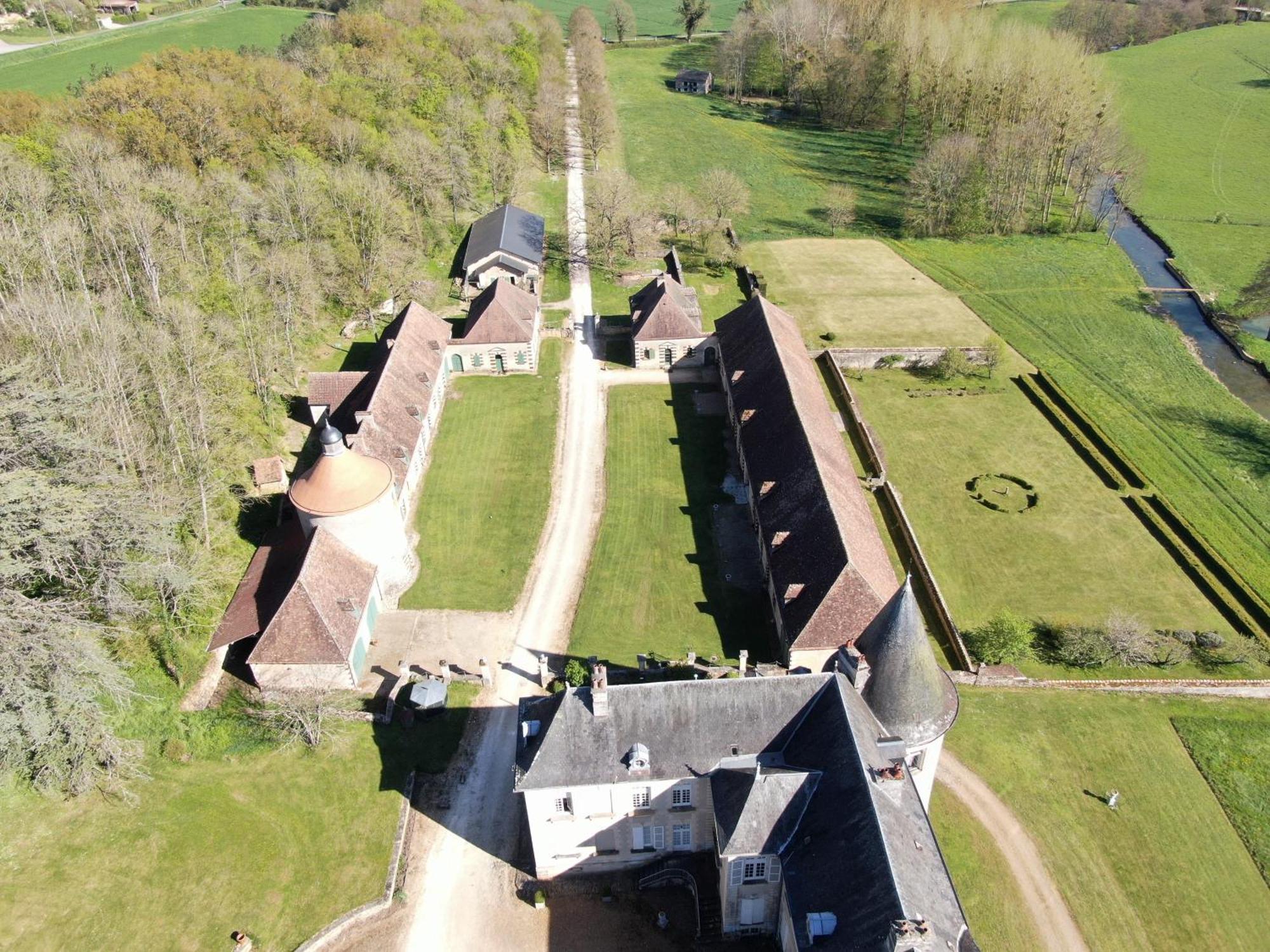 Sens-Beaujeu Chateau De Beaujeu المظهر الخارجي الصورة